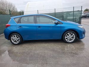 2015 Toyota Auris D4D 1.4 - Image 4
