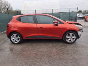 €500 OFF!!! 142 Renault Clio  Dynamic  1.2 Petrol - Image 3