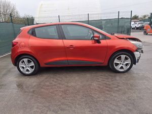 142 Renault Clio  Dynamic  1.2 Petrol - Image 2