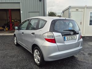 2010 Honda Jazz 1.2 petrol ncted and taxed for 9 m - Image 3