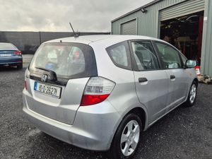 2010 Honda Jazz 1.2 petrol ncted and taxed for 9 m - Image 4