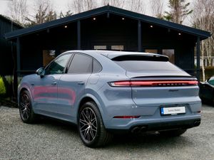 2025 Porsche Cayenne Coupe E-Hybrid - Image 4