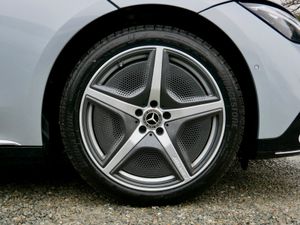 2024 Mercedes Benz EQE 300 AMG LINE PREMIUM - Image 3