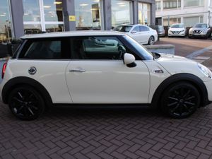2.0 SD COOPER SPORT 3DR HATCHBACK AUTO / 84,726KMS - Image 3