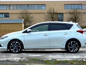 2016 Toyota Auris Hybrid 1.8 Petrol White - Image 4