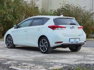 2016 Toyota Auris Hybrid 1.8 Petrol White - Image 3