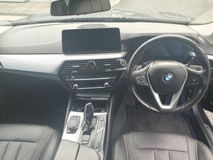 BMW 5-Series 520d SE Saloon - Image 4