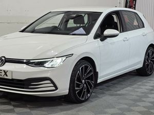 Volkswagen Golf DIESEL HATCHBACK - Image 2