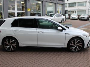 2.0TDI R-LINE 150BHP 5DR HATCHBACK AUTO // AS NEW - Image 3