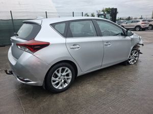2017 Toyota Auris Diesel - Image 4