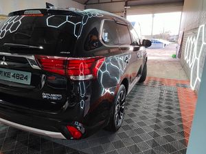 2017 Mitsubishi Outlander Low Milage-mint conditio - Image 4