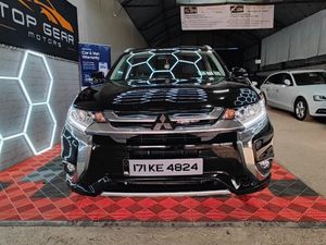 2017 Mitsubishi Outlander Low Milage-mint conditio - Image 2