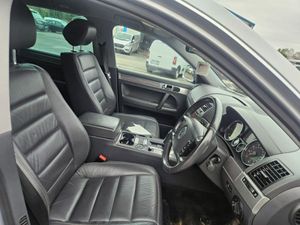 Volkswagen Touareg D 3.0 TDI Altitude 05DR A - Image 4