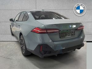 BMW 5-Series 2.0 - Image 2