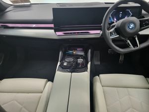 BMW 5-Series 2.0 - Image 4