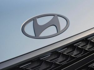 Hyundai Santa Fe 1.6 PHEV 4WD Premium - Image 3