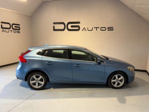 Volvo V40 LOW KMS - AUTO - NEW NCT - REVERSE CAMER - Image 2
