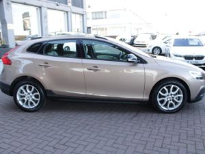 2.0D4 CROSS COUNTRY EDITION 5DR HATCHBACK AUTO // - Image 3