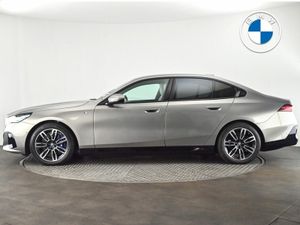 BMW i5 eDrive40 M Sport Saloon - Image 4