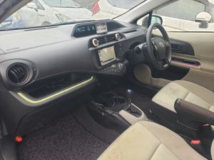 2013 toyota aqua - Image 2