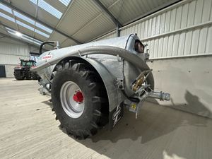 Redrock 2050g Tank With Big Wheels - Image 3