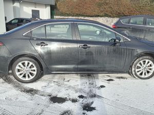 TOYOTA COROLLA 2023 LUNA / 1.8 PETROL HYBRID /AUTO - Image 4