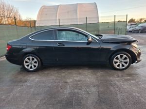 152 Mercedes C-CLASS  Coupe  2.2 Diesel  Automatic - Image 4