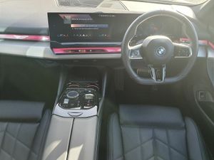 BMW i5 eDrive40 M Sport Saloon - Image 4