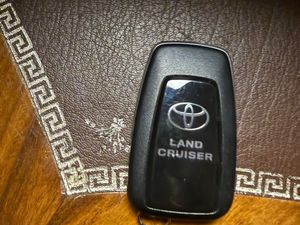 5 SEATER LWB 2.8  GENUINE CREWCAB(SUPER RARE) - Image 4