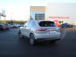 Porsche Cayenne 3.0 V6 E-Hybrid 4WD Auto - Image 3