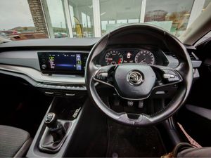 SKODA OCTAVIA AMBITION 2.0 TDI 115HP 5DR - Image 3