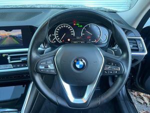 BMW 3-Series 320d XDRIVE AUTO // M-SPORT ALLOYS // - Image 4