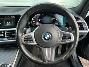 BMW 3-Series 330e M-SPORT COMPETITION 2.0 ** BIG S - Image 4