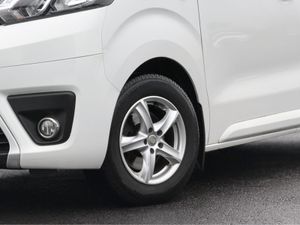 Toyota Proace ONLY 98400 KMS! 2020 TOYOTA PROACE - Image 2