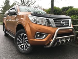 Nissan Navara Crew Cab 4X4 Deluxe Editon Sunroof - Image 3