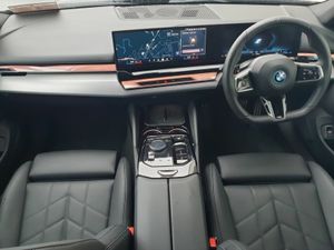 BMW 5-Series 530e M Sport Pro - Image 4