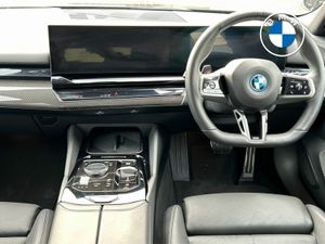 BMW i5 eDrive40 M Sport Pro Saloon - Image 4