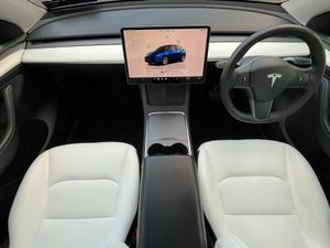 Tesla Model Y WHITE INTERIOR Long-Range Dual Motor - Image 2