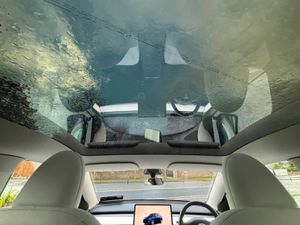 Tesla Model Y WHITE INTERIOR Long-Range Dual Motor - Image 3