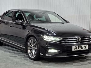 Volkswagen Passat DIESEL SALOON - Image 2