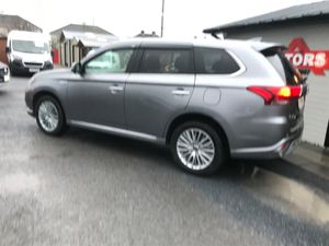 2018 Mitsubishi Outlander Petrol Hybrid - Image 4