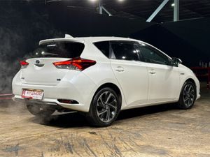Toyota Auris 1.8 AUTOMATIC HYBRID - ALLOY WHEELS - - Image 4