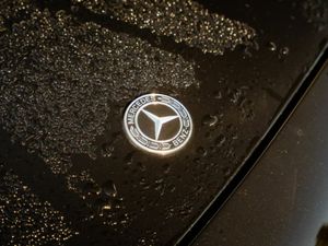 Mercedes-Benz E-Class E 220 D AMG LINE - Image 2