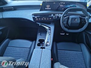 Peugeot 3008 ** NEW 261 MODEL ** BEV 73KWH ** 210B - Image 2