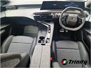 Peugeot 5008 252 DEMO** BEV 73KWH ** 210HP ALLURE - Image 2