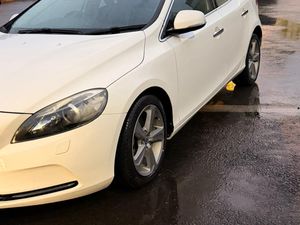 volvo v40 2 L white - Image 2