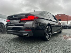 211 BMW 530E M SPORT LCI IN SAPPHIRE BLACK - Image 4