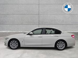 BMW 3-Series 330e SE - Image 4