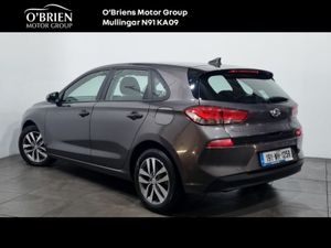 Hyundai i30 Diesel Deluxe - Image 3