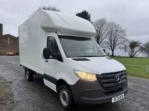 Mercedes-Benz Sprinter Luton Van - Image 2